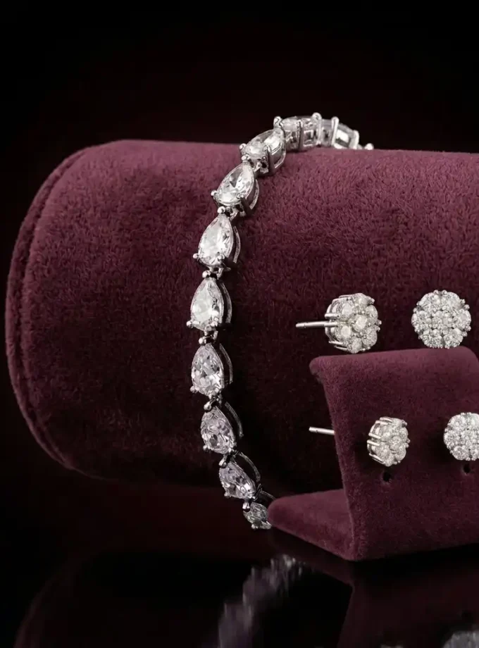 CRYSTAL FLORAL STUD EARRINGS | SILVER WHITE